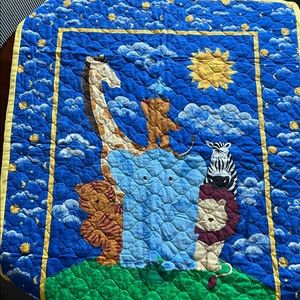 Beautiful quilted wall hanging gently used in excellent condition